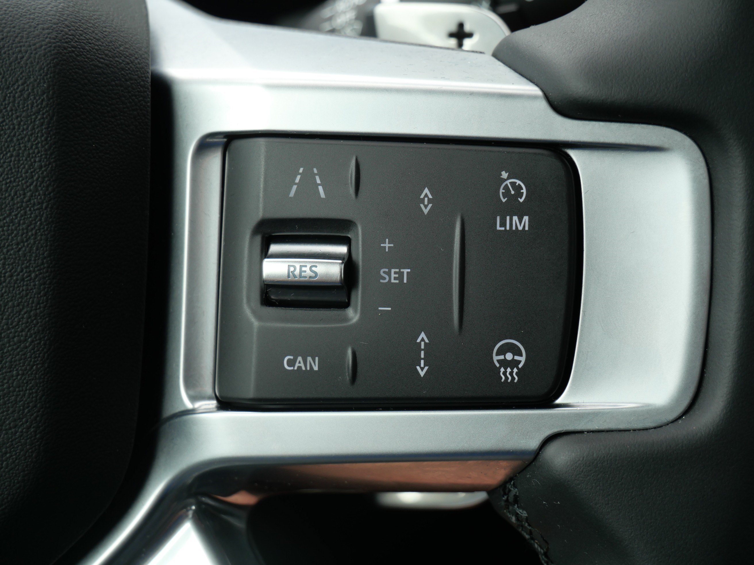 Certified 2025 Land Rover Discovery Dynamic SE AWD/4WD image 22