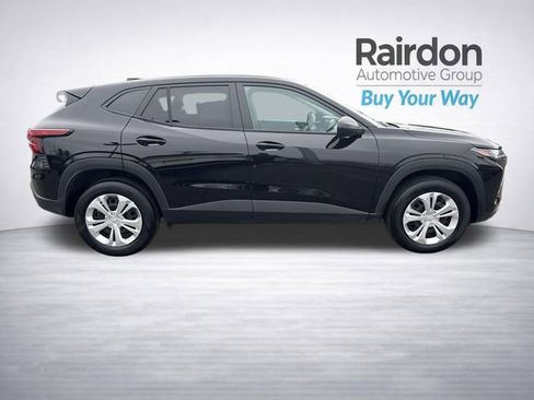 Used 2025 Chevrolet Trax LS image 9