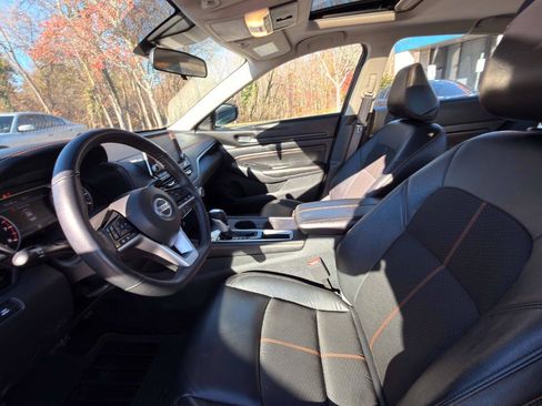 Used 2021 Nissan Altima 2.5 SR w/ SR Premium Package image 15