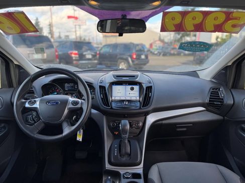 Used 2016 Ford Escape SE w/ Equipment Group 201A image 4