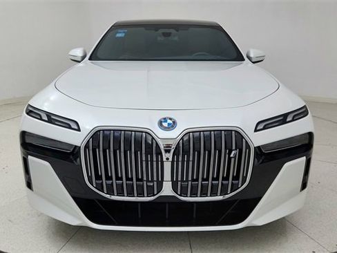 Used 2023 BMW i7 xDrive60 image 2