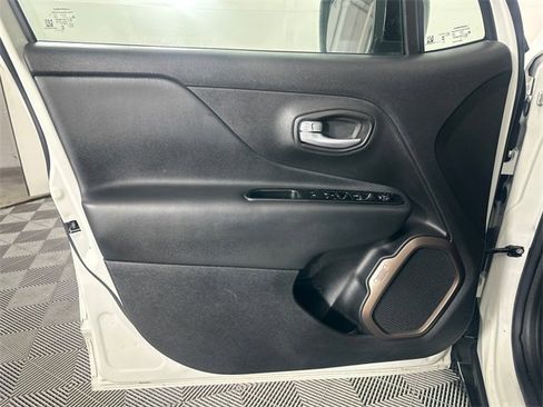 Certified 2023 Jeep Renegade Latitude image 17