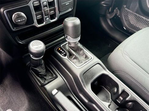 Used 2021 Jeep Gladiator Sport image 17