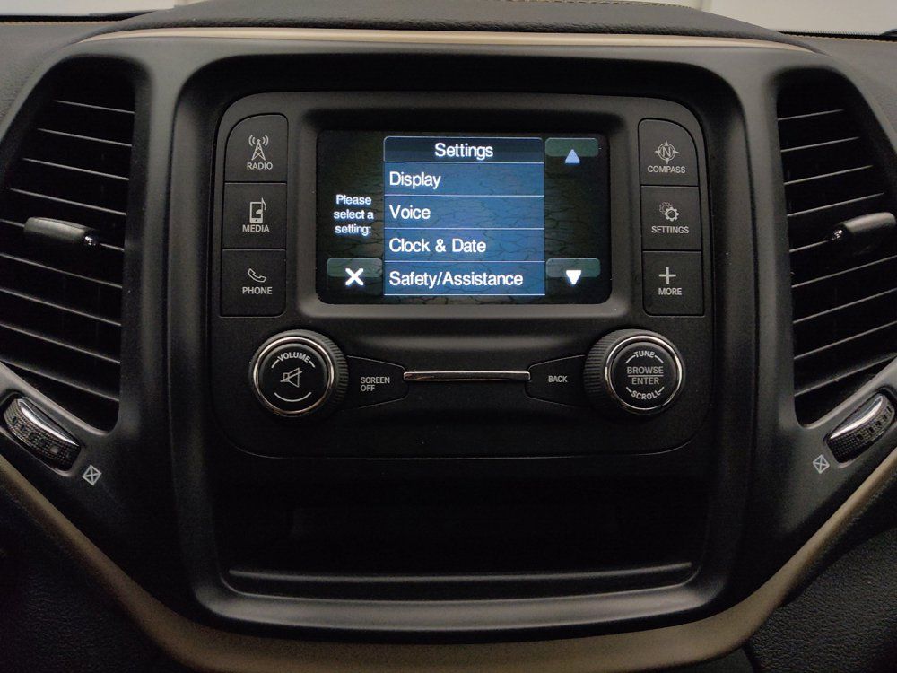 Used 2017 Jeep Cherokee Sport FWD image 25