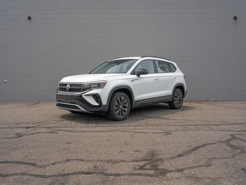 Used 2023 Volkswagen Taos S w/ Driver Assistance Package FWD image 1