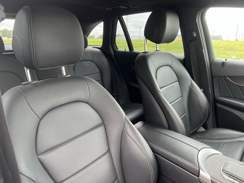 Used 2020 Mercedes-Benz GLC 300 4MATIC w/ AMG Line image 35