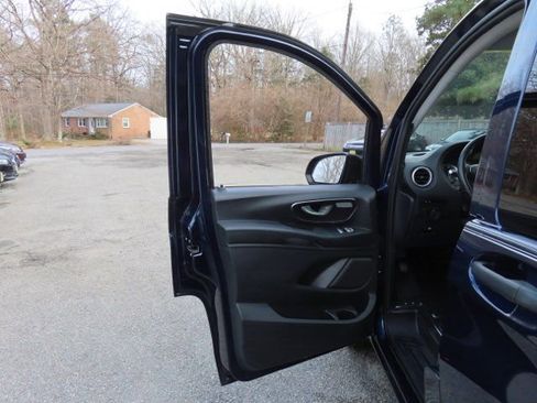 Used 2016 Mercedes-Benz Metris Passenger image 14