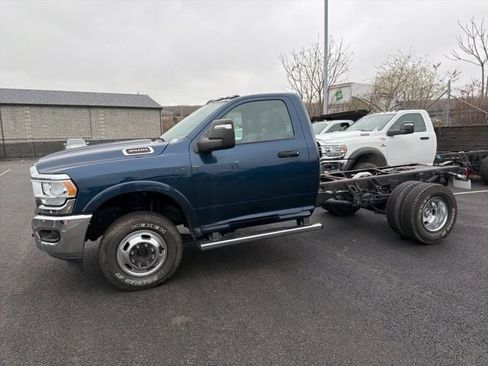 New 2024 RAM 3500 Tradesman AWD/4WD image 18