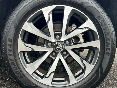 Certified 2024 Toyota Corolla Cross XLE w/ Convenience Package AWD/4WD image 27