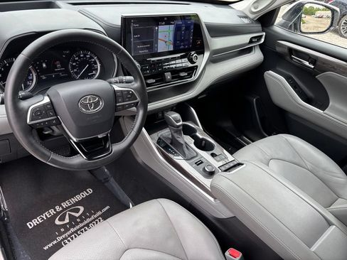 Used 2020 Toyota Highlander Platinum AWD/4WD image 18