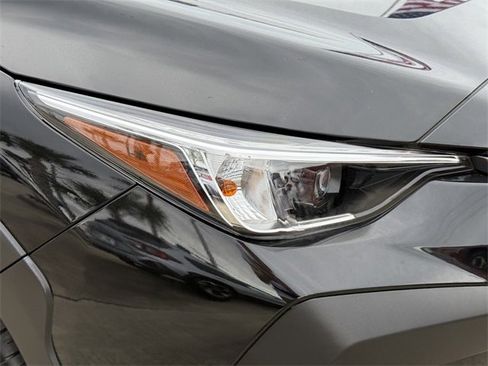 Used 2025 Subaru Crosstrek 2.0i Premium image 8