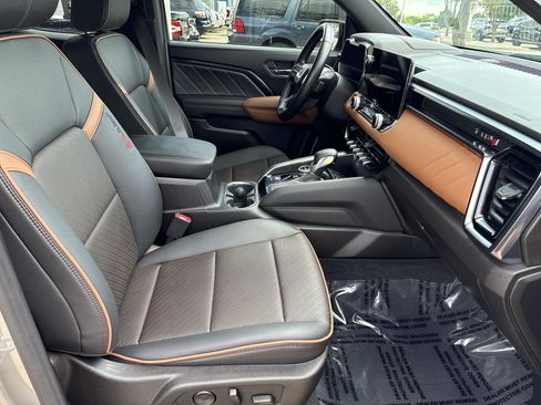 Used 2024 GMC Canyon AT4 w/ AT4 Premium Package AWD/4WD image 18