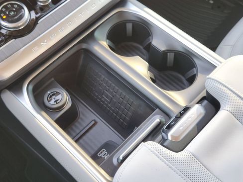 New 2025 Ford Expedition Platinum w/ Platinum Ultimate Package image 19