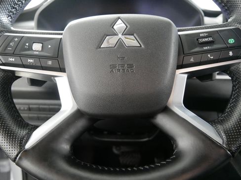 Used 2024 Mitsubishi Outlander SE image 25