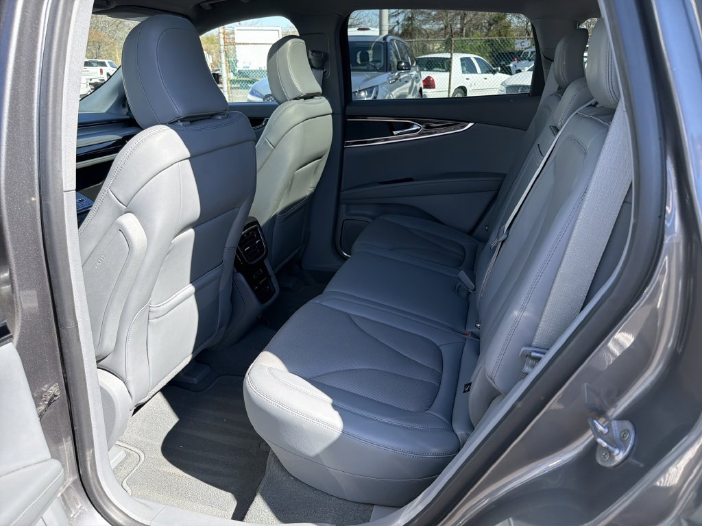 Used 2022 Lincoln Nautilus Reserve w/ Cargo Utility Package AWD/4WD image 14