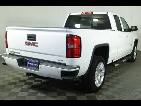 Used 2017 GMC Sierra 1500 SLE w/ SLE Value Package AWD/4WD image 12