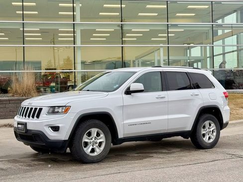 Used 2016 Jeep Grand Cherokee Laredo w/ Quick Order Package 23E image 2