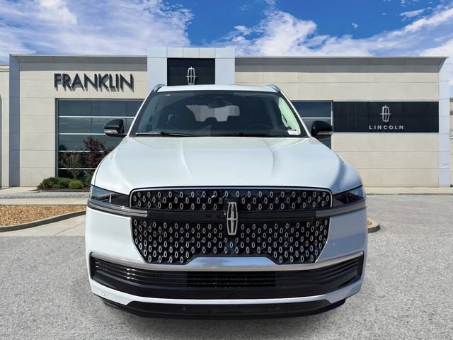 New 2026 Lincoln Navigator Premiere AWD/4WD image 2