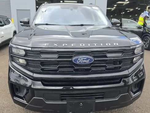 Used 2025 Ford Expedition Max Active AWD/4WD image 2