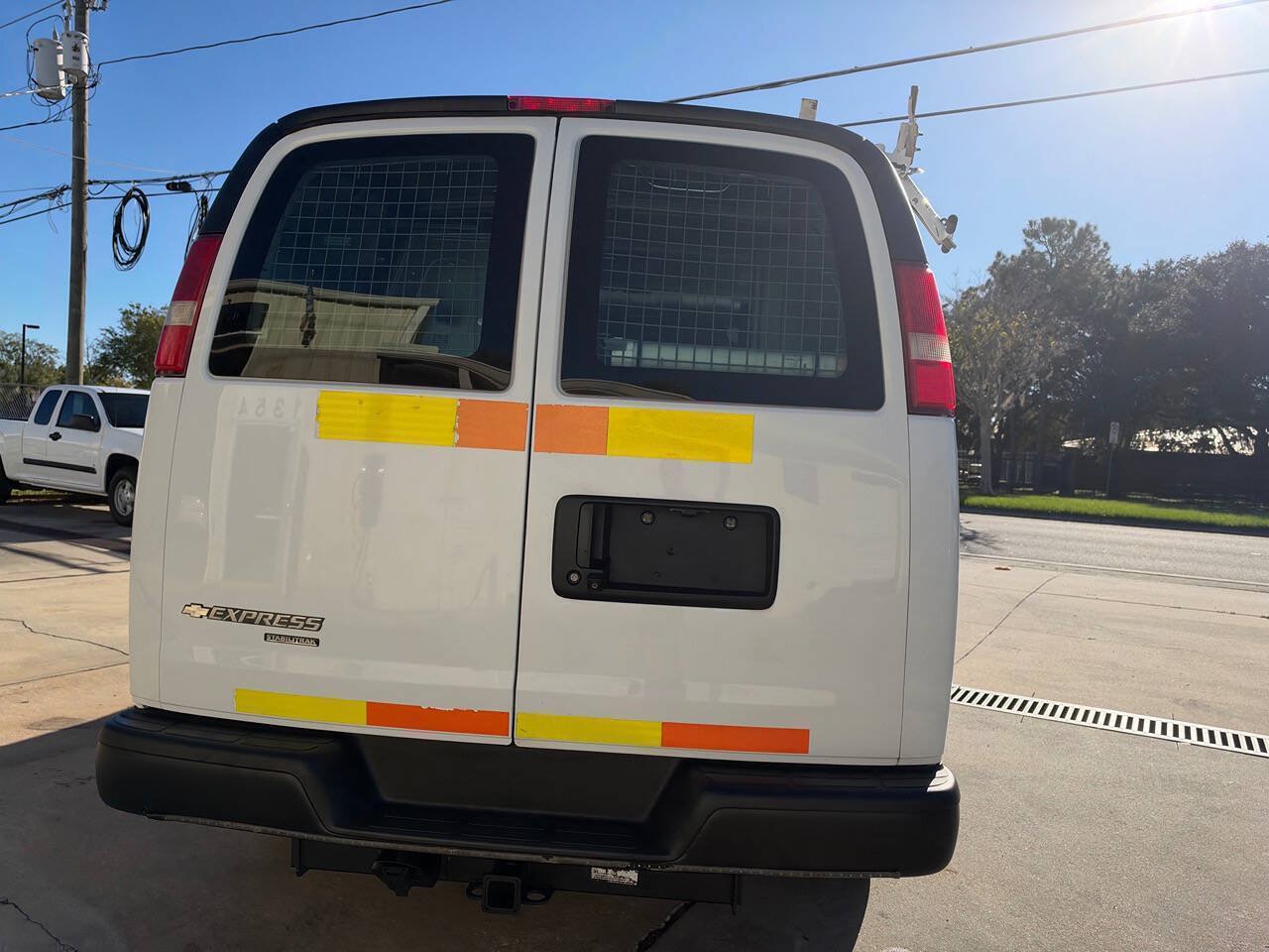 Used 2015 Chevrolet Express 2500 RWD image 13