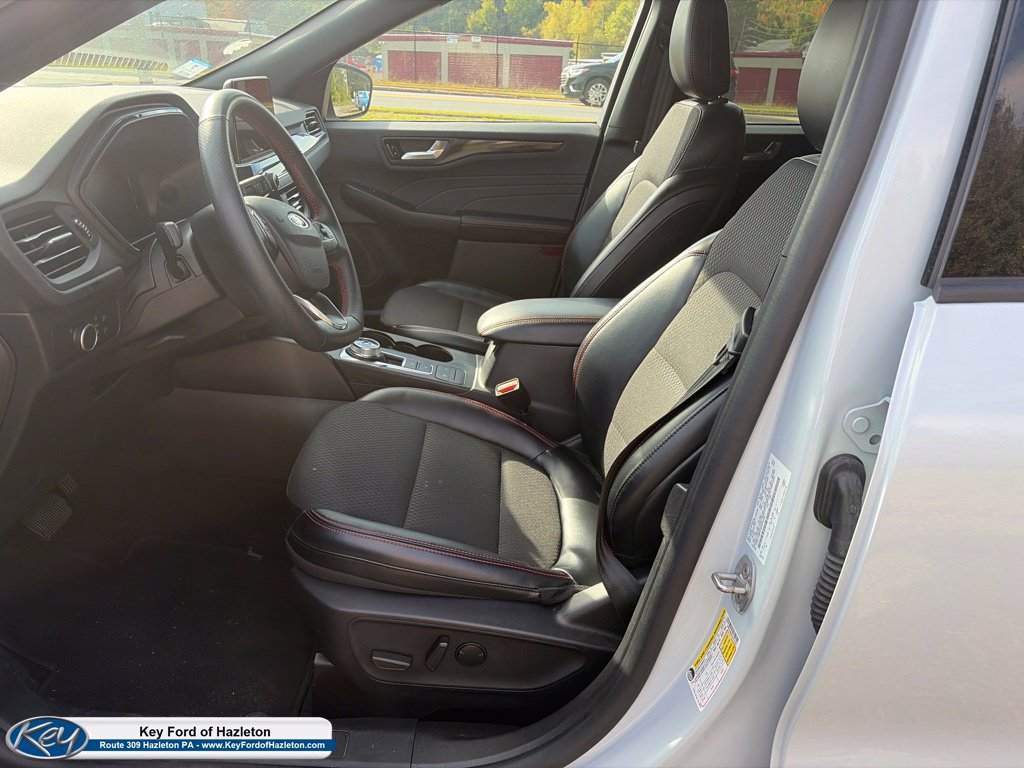 Used 2025 Ford Escape ST-Line AWD/4WD image 25
