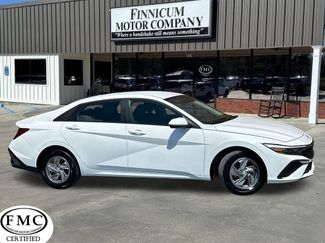 Used 2025 Hyundai Elantra SE image 1