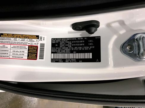 Certified 2025 Toyota Sienna XSE w/ XSE Plus Package AWD/4WD image 37