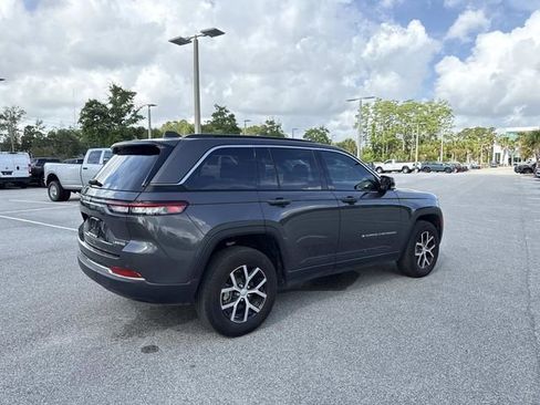 Used 2025 Jeep Grand Cherokee Limited RWD image 3