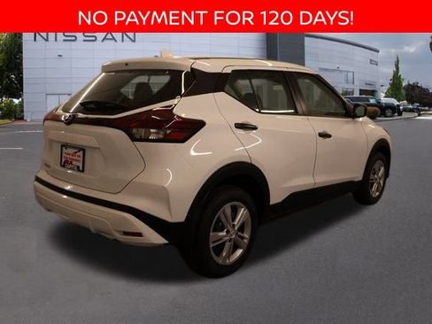 New 2025 Nissan Kicks Play S image 2
