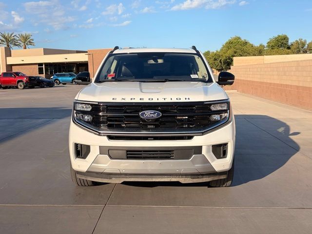 Used 2025 Ford Expedition Max Platinum w/ Driver's Package AWD/4WD image 2