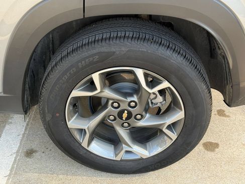 Used 2025 Chevrolet Trax LT w/ LT Convenience Package FWD image 30