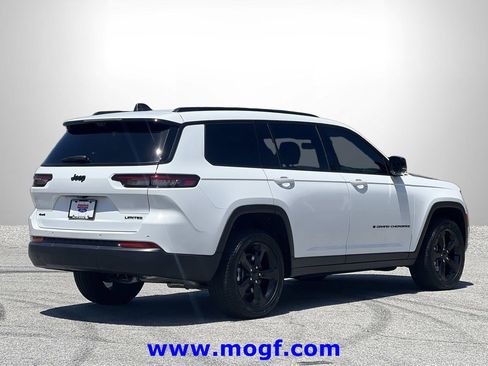 Used 2025 Jeep Grand Cherokee L Limited w/ Luxury Tech Group II AWD/4WD image 3