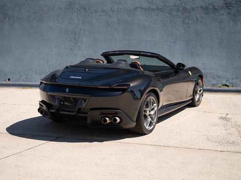 Used 2025 Ferrari Roma Spider RWD image 8