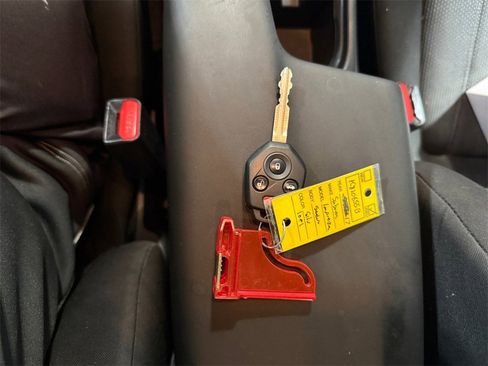 Used 2017 Subaru Impreza 2.0i Premium image 32