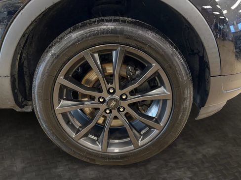 Used 2019 Ford Explorer XLT w/ Equipment Group 202A AWD/4WD image 40