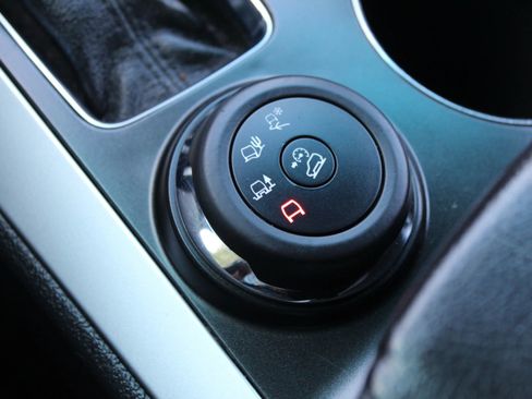 Used 2013 Ford Explorer XLT image 32