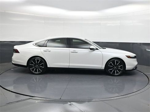 Used 2023 Honda Accord Touring image 3