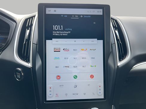 Used 2024 Ford Edge Titanium image 38