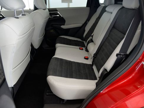 Used 2025 Mitsubishi Outlander SE image 28