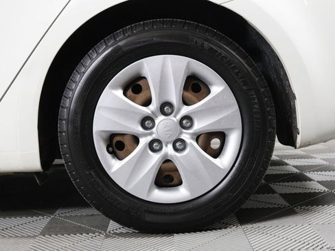 Used 2016 Kia Forte LX image 8