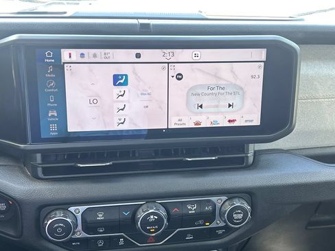 Used 2025 Jeep Gladiator Sport AWD/4WD image 23