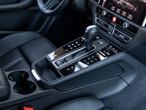 Certified 2024 Porsche Macan image 52