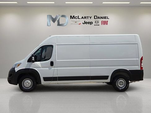 Used 2025 RAM ProMaster 2500 w/ Convenience Group FWD image 3