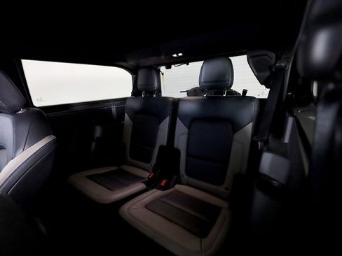 Used 2023 Ford Bronco Wildtrak image 14