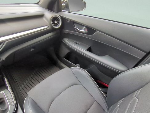 Used 2024 Kia Forte GT-Line w/ GT-Line Premium Package image 13