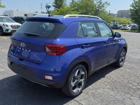 Used 2023 Hyundai Venue SEL w/ Cargo Package image 3