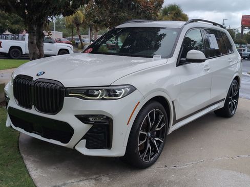 Used 2021 BMW X7 xDrive40i w/ M Sport Package AWD/4WD image 5