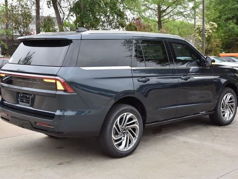 New 2026 Lincoln Navigator Reserve image 6