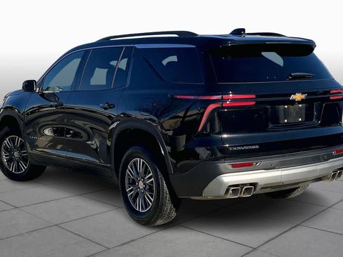 Used 2025 Chevrolet Traverse LT image 12