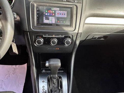 Used 2010 Volkswagen Golf 4-Door image 10